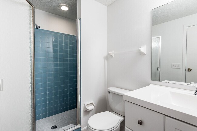 Building Photo - IDEAL CENTRAL LOCATION IN PORT CHARLOTTE