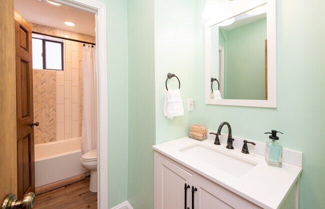 Building Photo - 23 Atlantic St