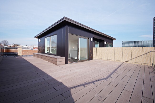 Building Photo - 5 Washington Pl