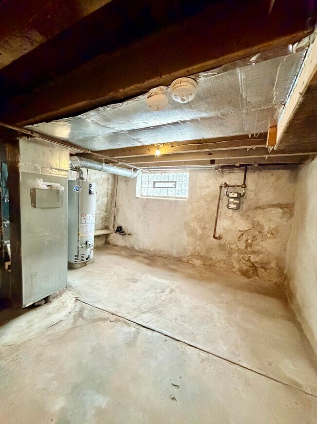 Building Photo - 5023 Tacoma St