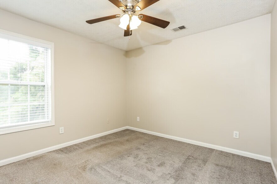 Building Photo - 1015 Maple Leaf Dr