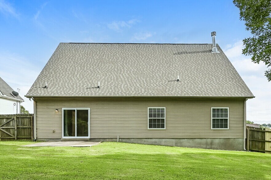 Building Photo - 1903 Champlain Dr
