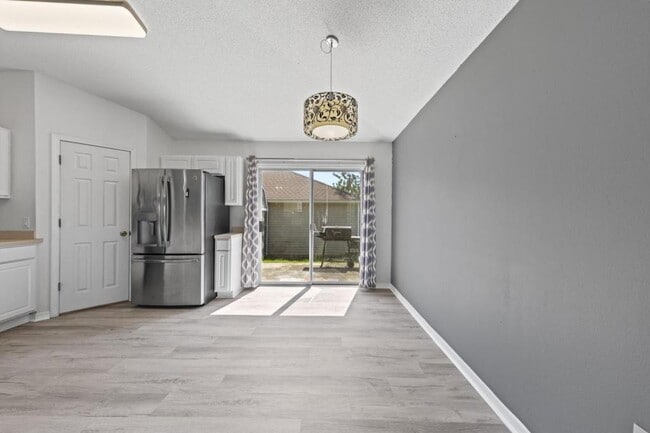 Building Photo - 127 Nivana Dr