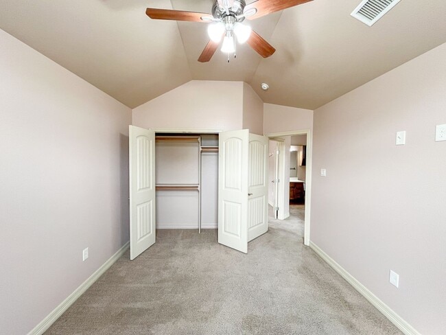 Building Photo - Available NOW This charming 1 story, 3 bedroom, 2 bath house could be your next home! Beautiful c...