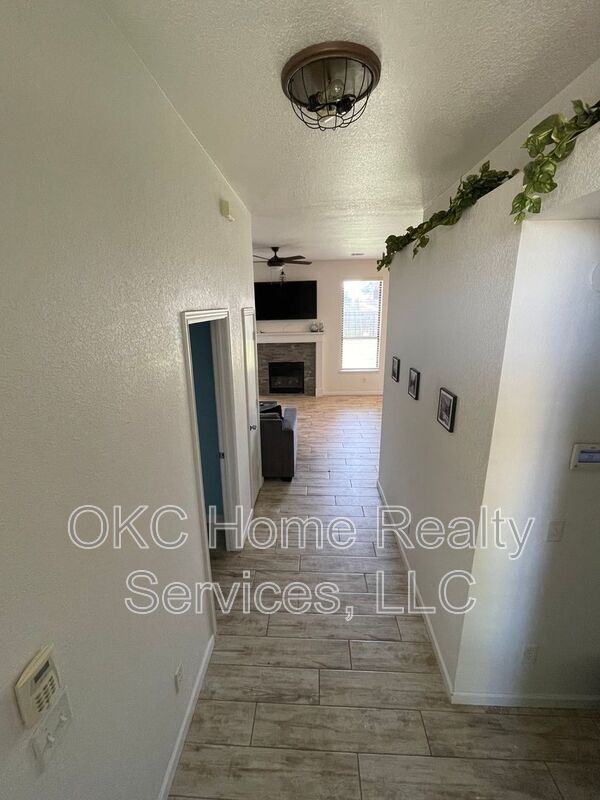 Building Photo - 16409 Otter Dr