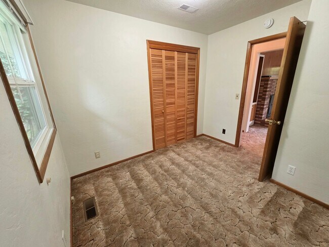 Building Photo - Country Garden in City Limits