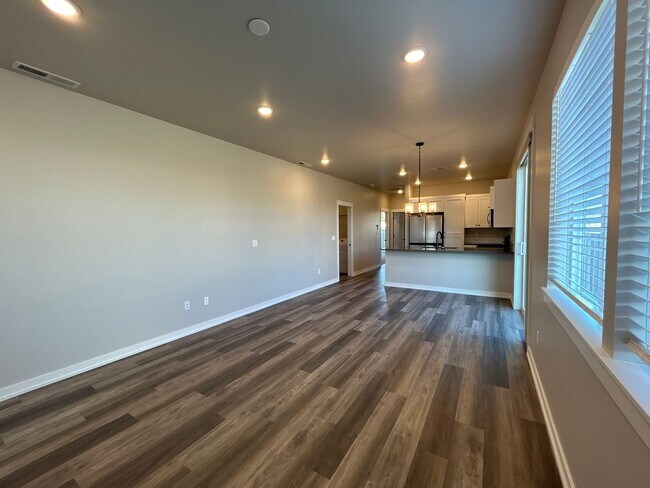 Building Photo - Stylish 2BR + Office Duplex in SE Bend – Garage & Smart Home Perks