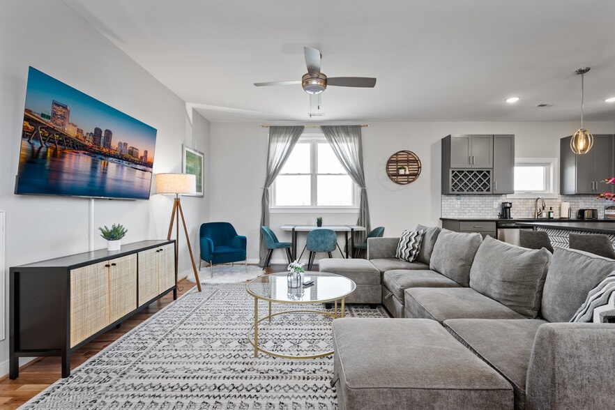 Living and Dining Rom - 2511 Porter St