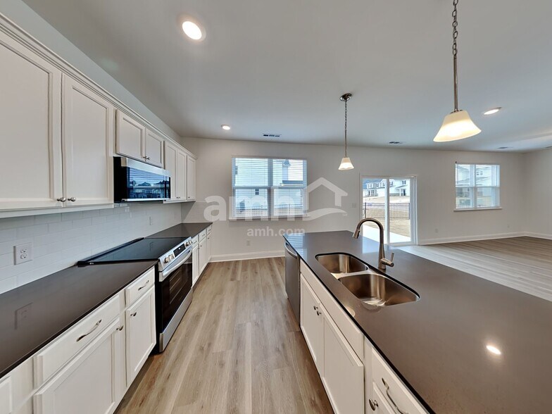 Building Photo - 1006 Guildcrest Ct