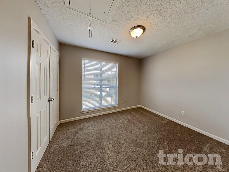 Building Photo - 947 Chase Trail