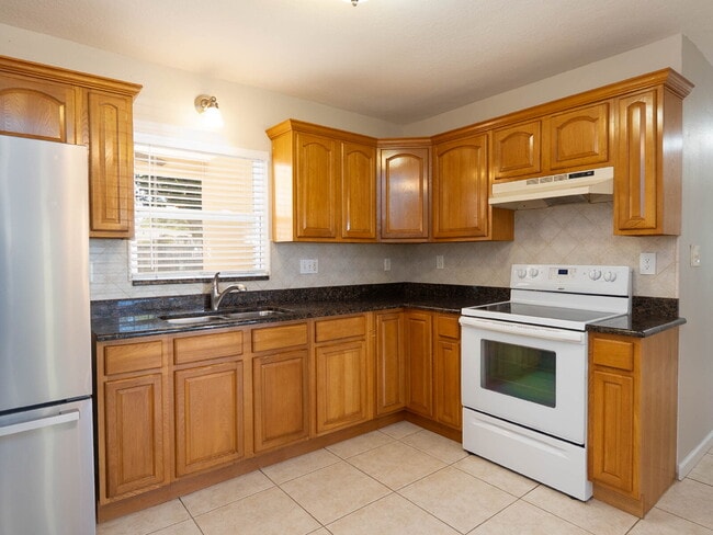 Building Photo - RENT THIS HOME WITH ZERO DEPOSIT MOVE IN: Beautiful Completely Updated 3 Bed / 2 Bath Home in Sou...