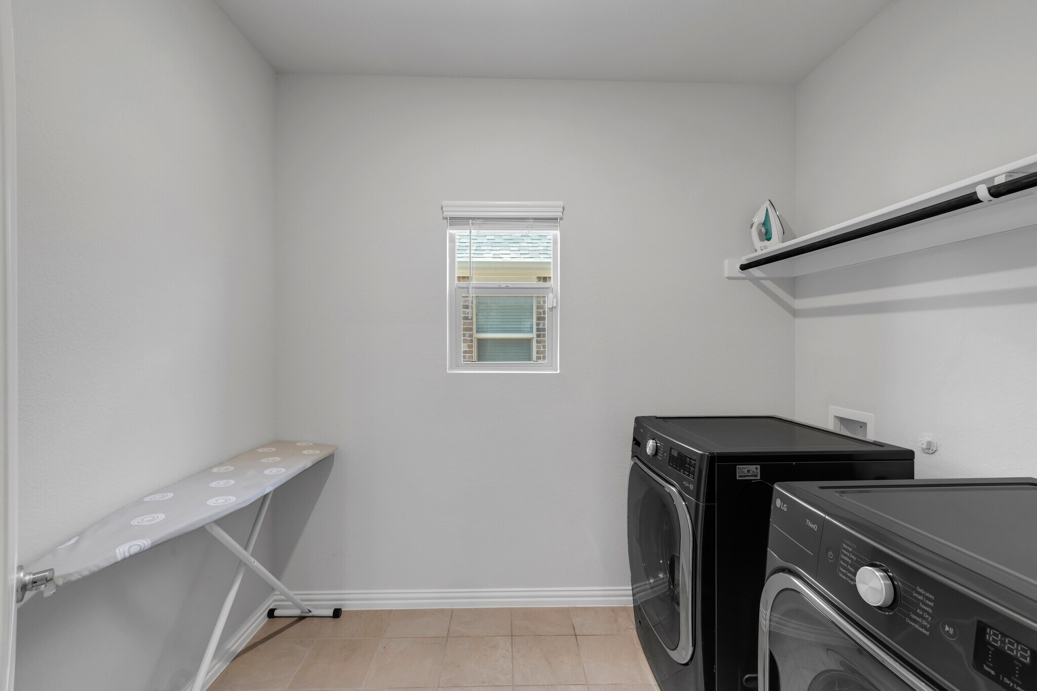 Building Photo - 2104 Bellatrix Dr