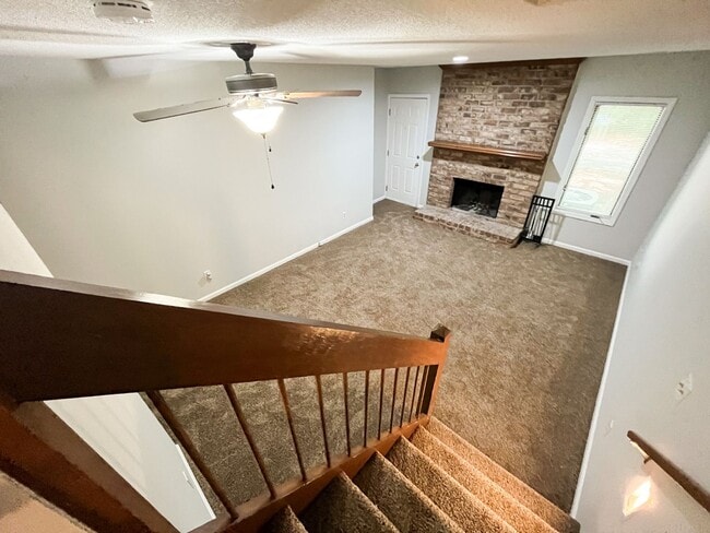 Building Photo - Beautiful 3-story 2 bedroom, 2 1/2 bathroom townhome in Winston Salem