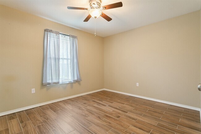 Building Photo - 608 Mesquite Dr