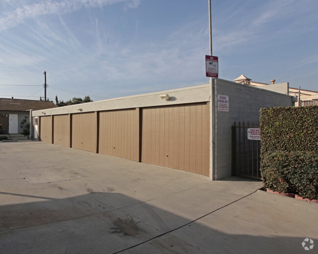Building Photo - 2204 E La Palma Ave