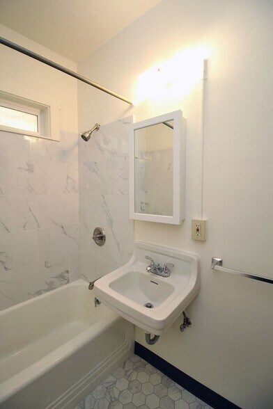 Building Photo - 3507 SW 11th Ave