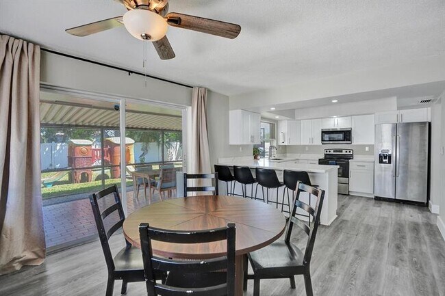 Building Photo - 6411 SW 6th St