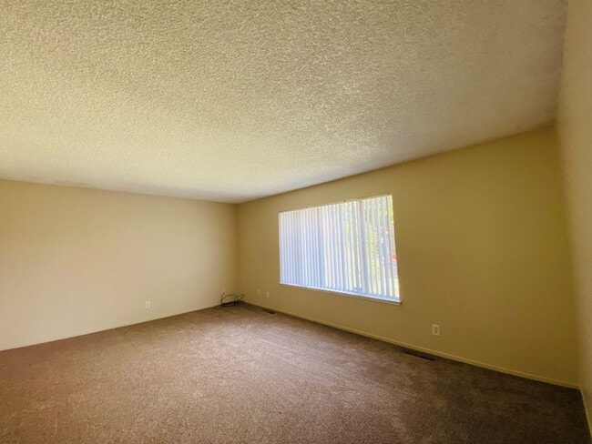 Building Photo - $2,395 Herndon & First, Spacious 4 Bedroom...