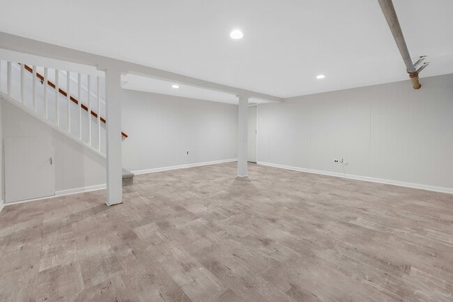 Building Photo - 5 Gates Ave