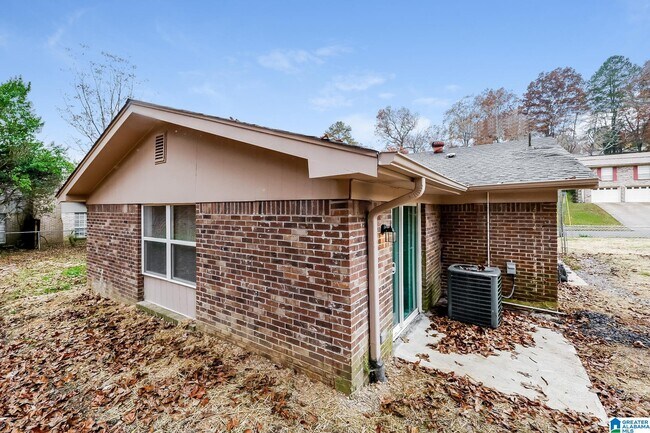 Building Photo - 438 Westchester Dr
