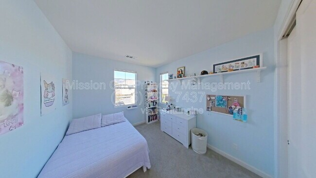 Building Photo - 6620 Calle Koral