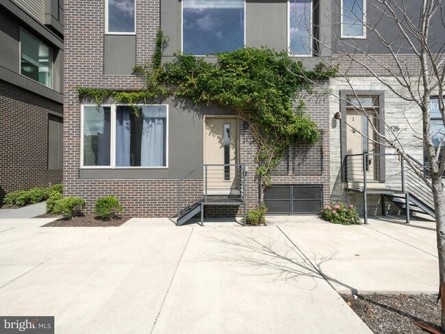 Building Photo - 2123 E Lehigh Ave
