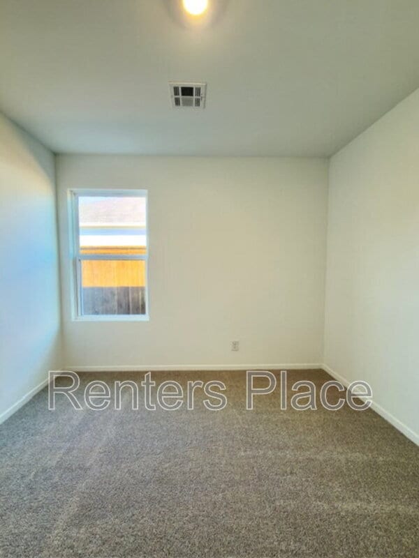 Building Photo - 1111 Raven Dr