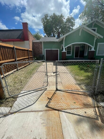 Building Photo - 5332 Lindsley Ave