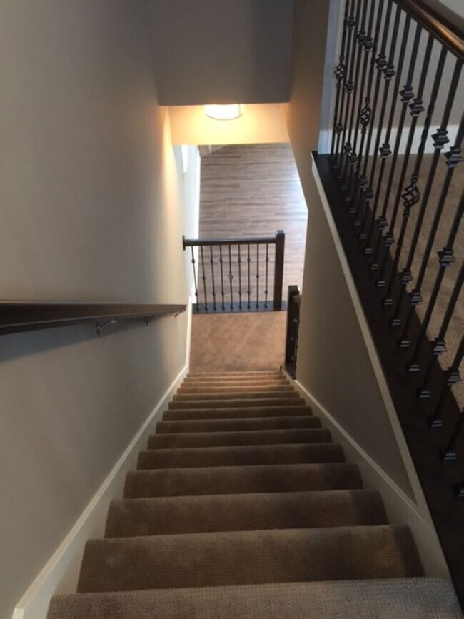 Building Photo - Maintenance free 3 bedroom 2.5 bath home in Stow