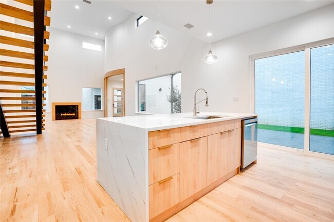 Building Photo - 3321 Walchard Ct