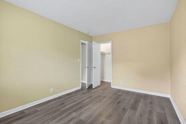 Building Photo - 3201 NE 7th Ave