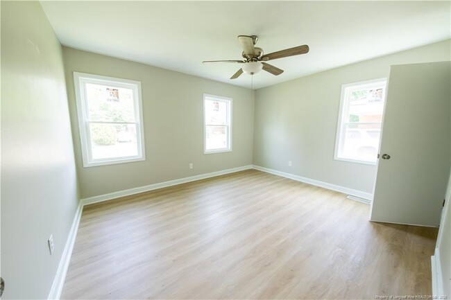 Building Photo - 4825 Cottonwood Dr