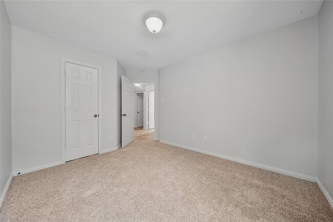 Building Photo - 14 Beauty Bower Pl