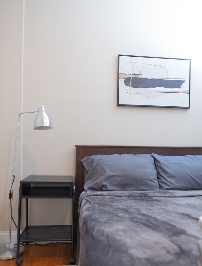 Building Photo - 230 W 113th St