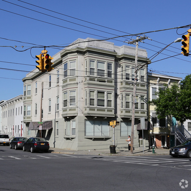 Primary Photo - 456 Washington Ave