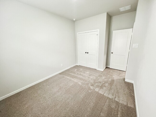 Building Photo - 11848 Whirlaway Dr