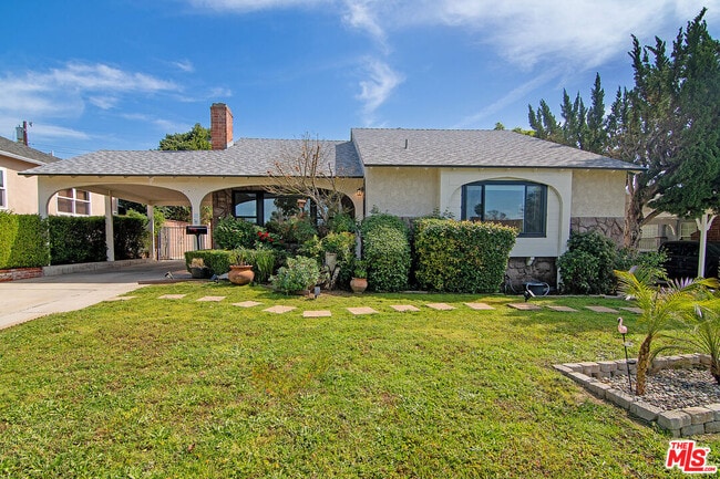 Building Photo - 414 University Ave