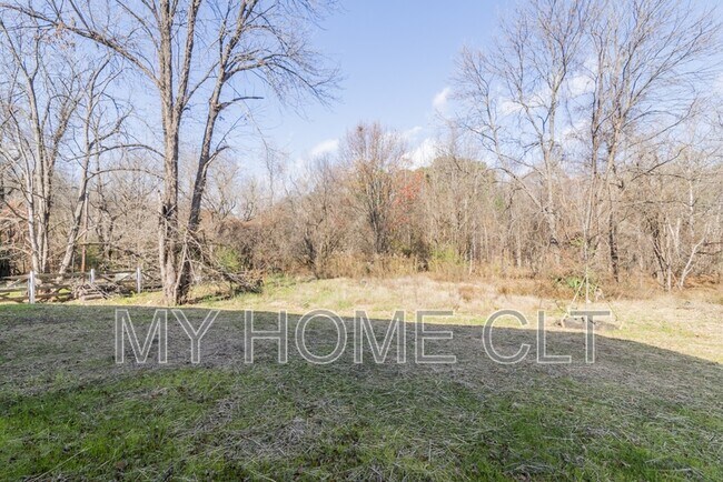 Building Photo - 3642 Trull St