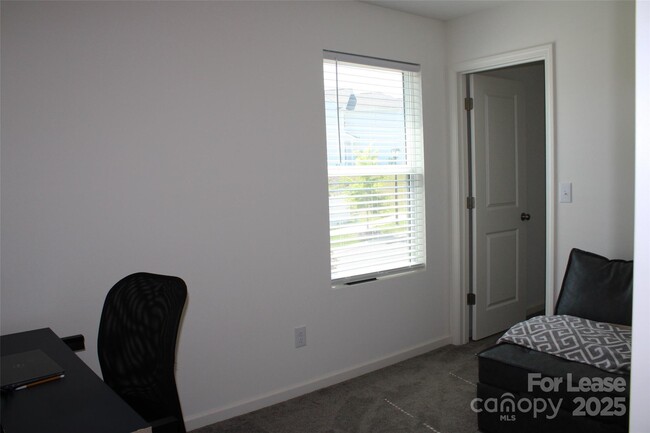 Building Photo - 10207 Holly Park Dr