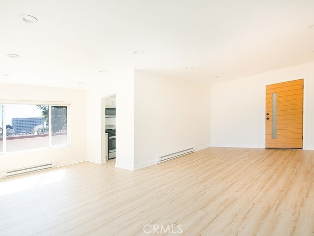 Building Photo - 2027 Vista Del Mar Ave