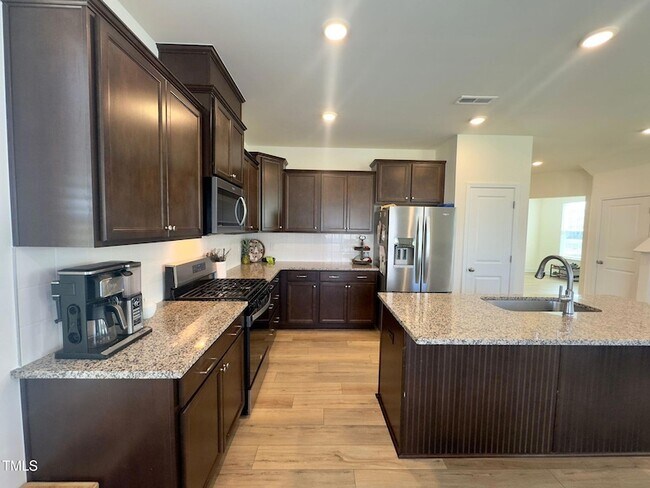 Building Photo - 47 Flowing River Rd