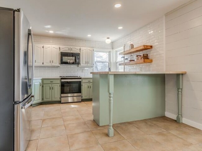 Building Photo - Beautiful 4 bedroom home. Country space, modern updates.