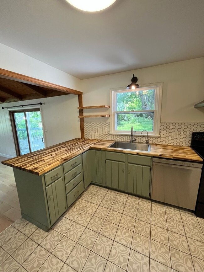 Building Photo - Charming 3-Bedroom Home in Reynoldsburg – ...