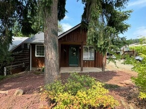 Building Photo - Fully Remodeled 2 bed/1 bath home in Cottage Grove