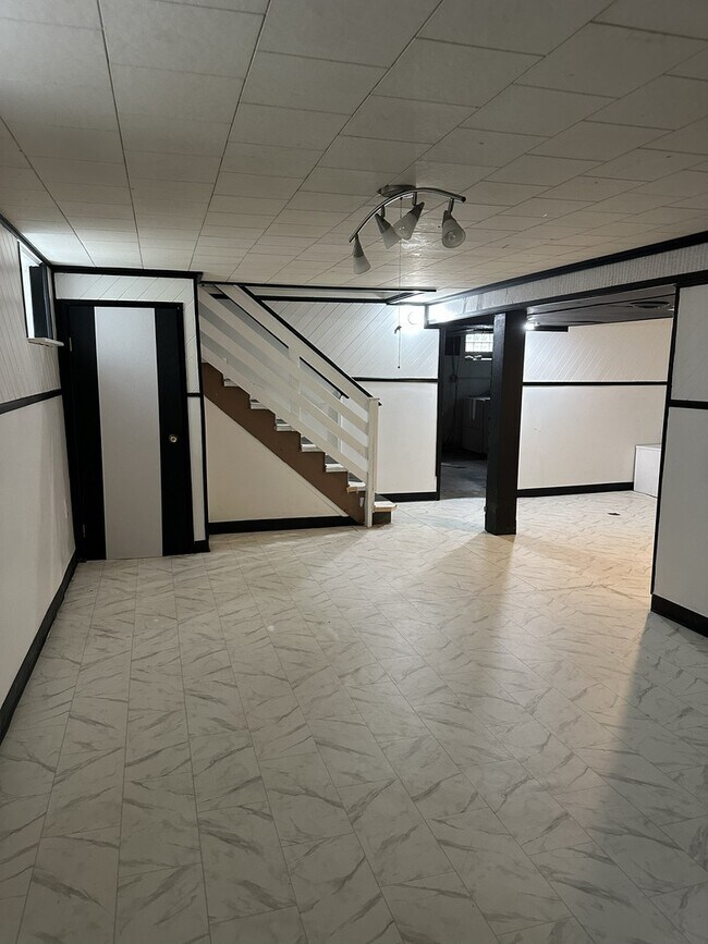 Building Photo - 208 27th Ave