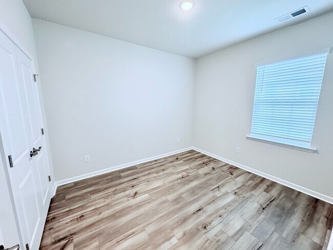 Building Photo - 137 Somerset Ln