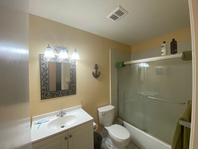 Building Photo - 2021 Sierra Rd