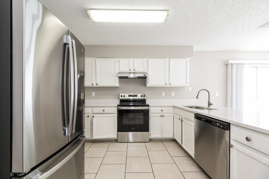 Building Photo - 9956 Somerset Grove Ln