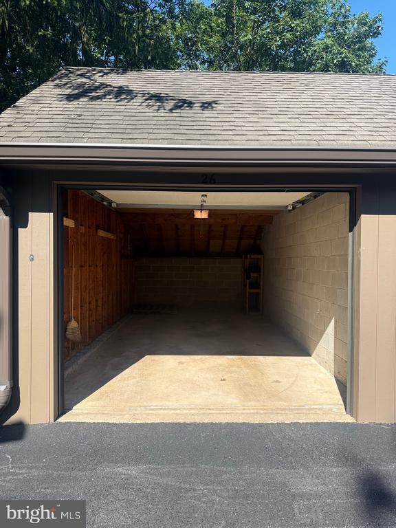Building Photo - 14 Oak Knoll Dr