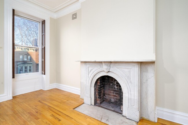 Building Photo - 828 Hudson St